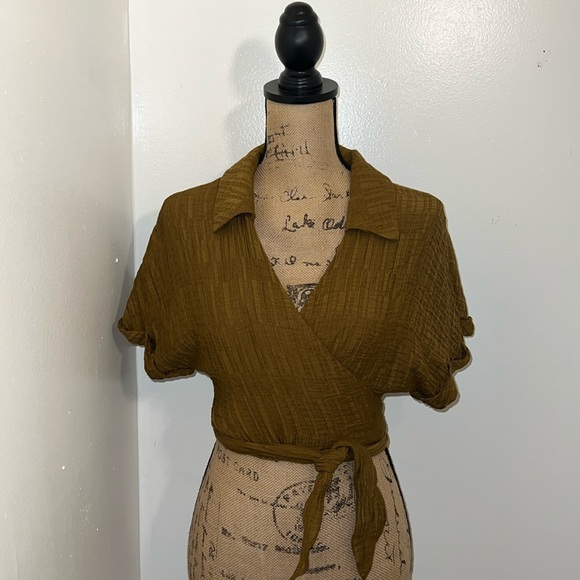 Forever 21 Textured Wrap Top Blouse - Picture 1 of 8